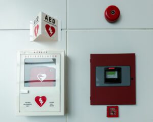 Philips AED with m5070a battery hanging on wall.